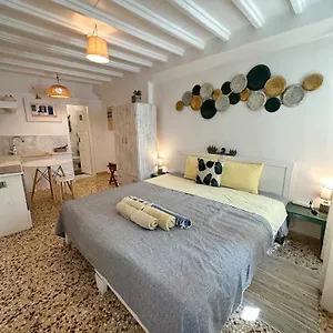 Petra Pelikan , Mykonos Town Ελλάδα